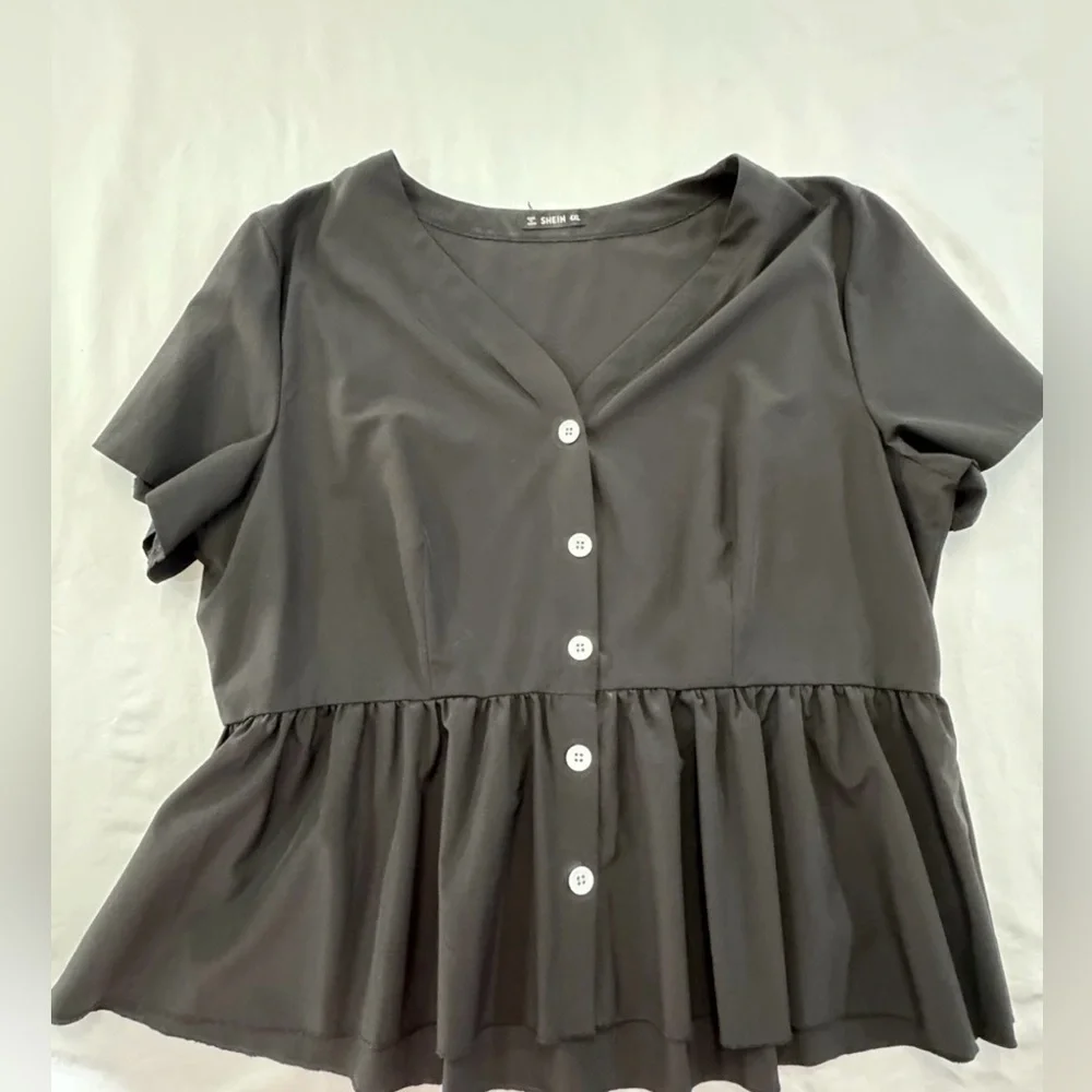 Charcoal Button-Up Peplum Blouse 4xl fits like 2xl‎